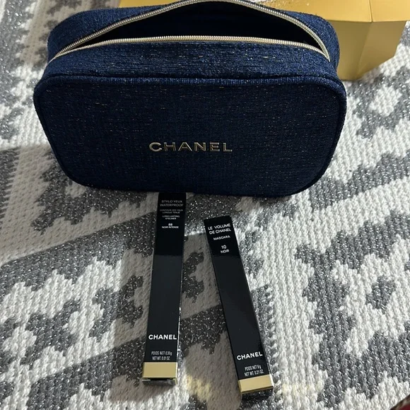 Chanel A Sight to See Mascara Holiday Makeup Set - Picture 6 of 6